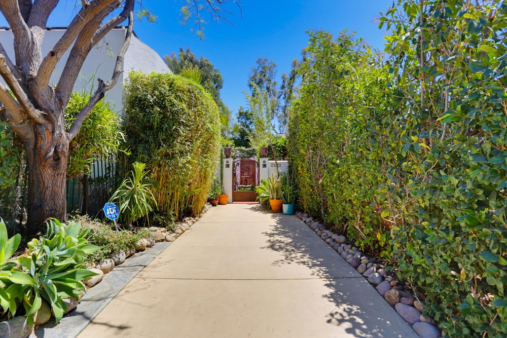 Private Furnished Spanish Casita in Historic South Park - Photo 2