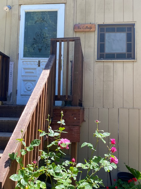 Unique Creekside Cottage less than 15 minutes from the beach - Photo 2