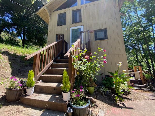 Unique Creekside Cottage less than 15 minutes from the beach - Photo 4