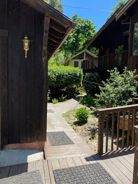 Unique Creekside Cottage less than 15 minutes from the beach - Photo 3