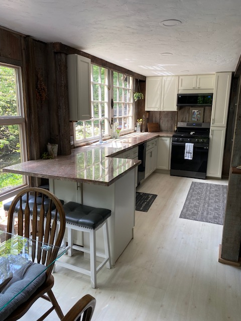 Unique Creekside Cottage less than 15 minutes from the beach - Photo 6