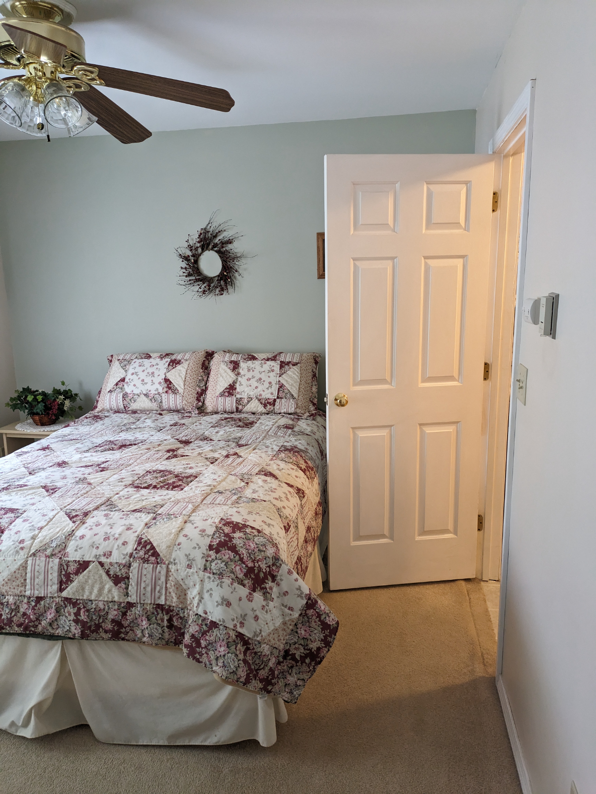 One bedroom efficiency apartment - Photo 3