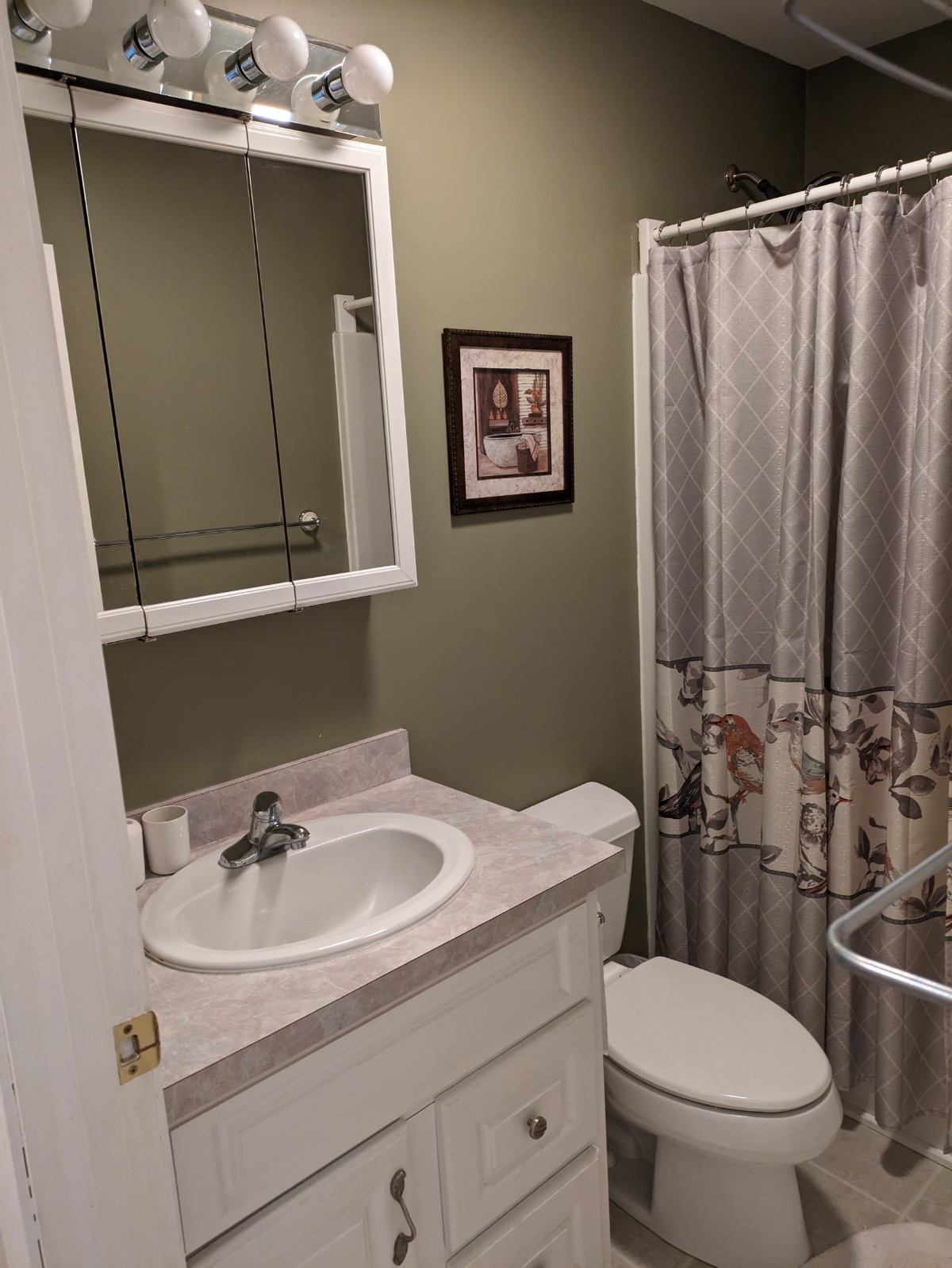 One bedroom efficiency apartment - Photo 10