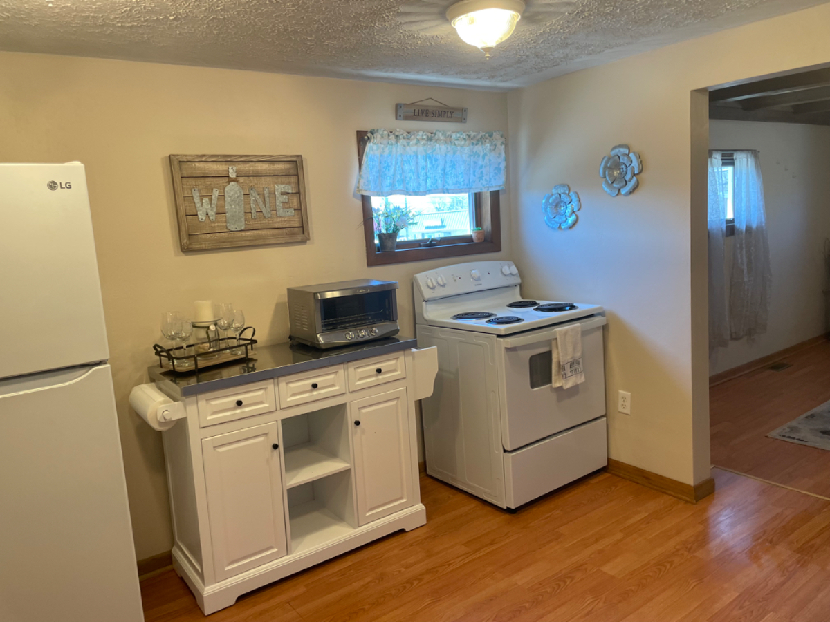 Beautiful 2 Bedroom Apartment - Photo 4