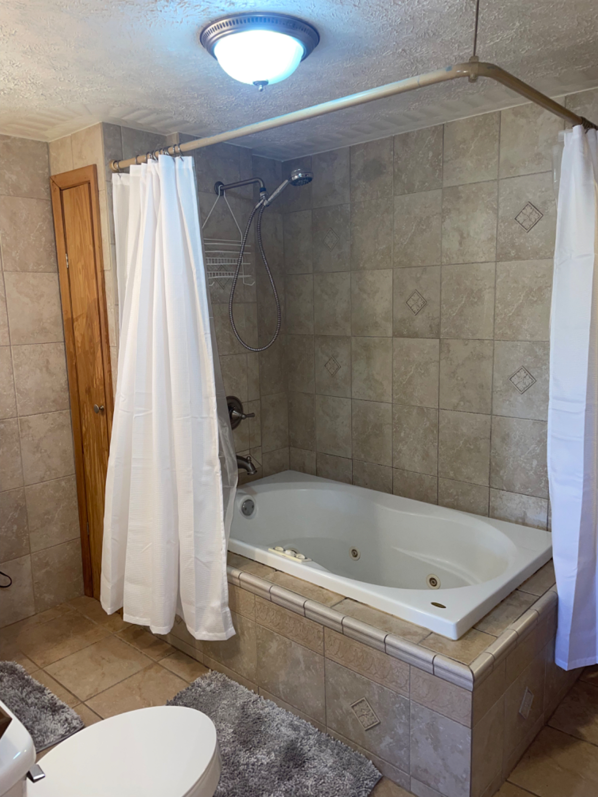 Beautiful 2 Bedroom Apartment - Photo 3
