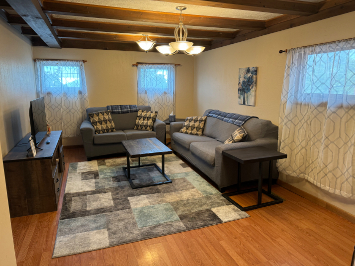 Beautiful 2 Bedroom Apartment - Photo 9
