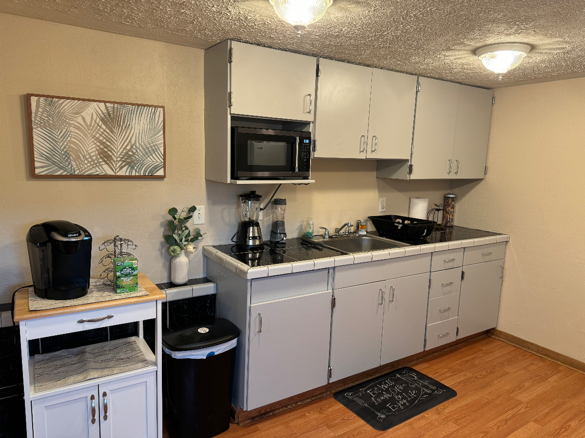 Beautiful 2 Bedroom Apartment - Photo 2