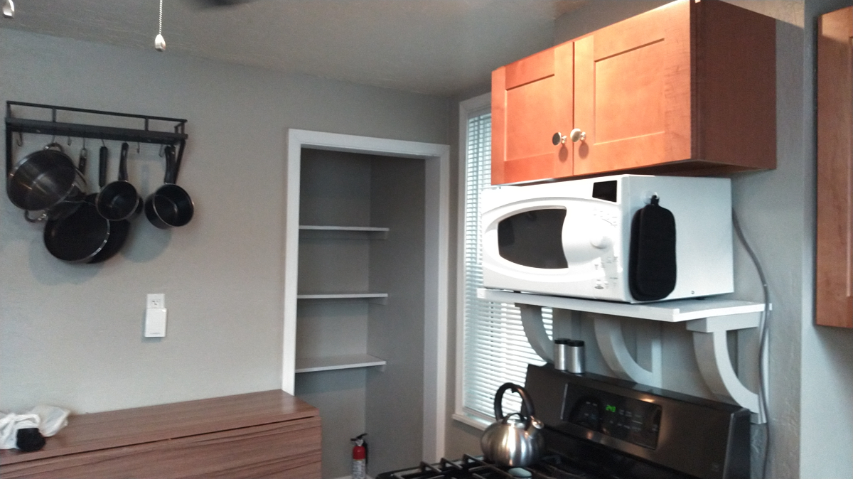 Bellevue One Bedroom Apartment - Photo 11