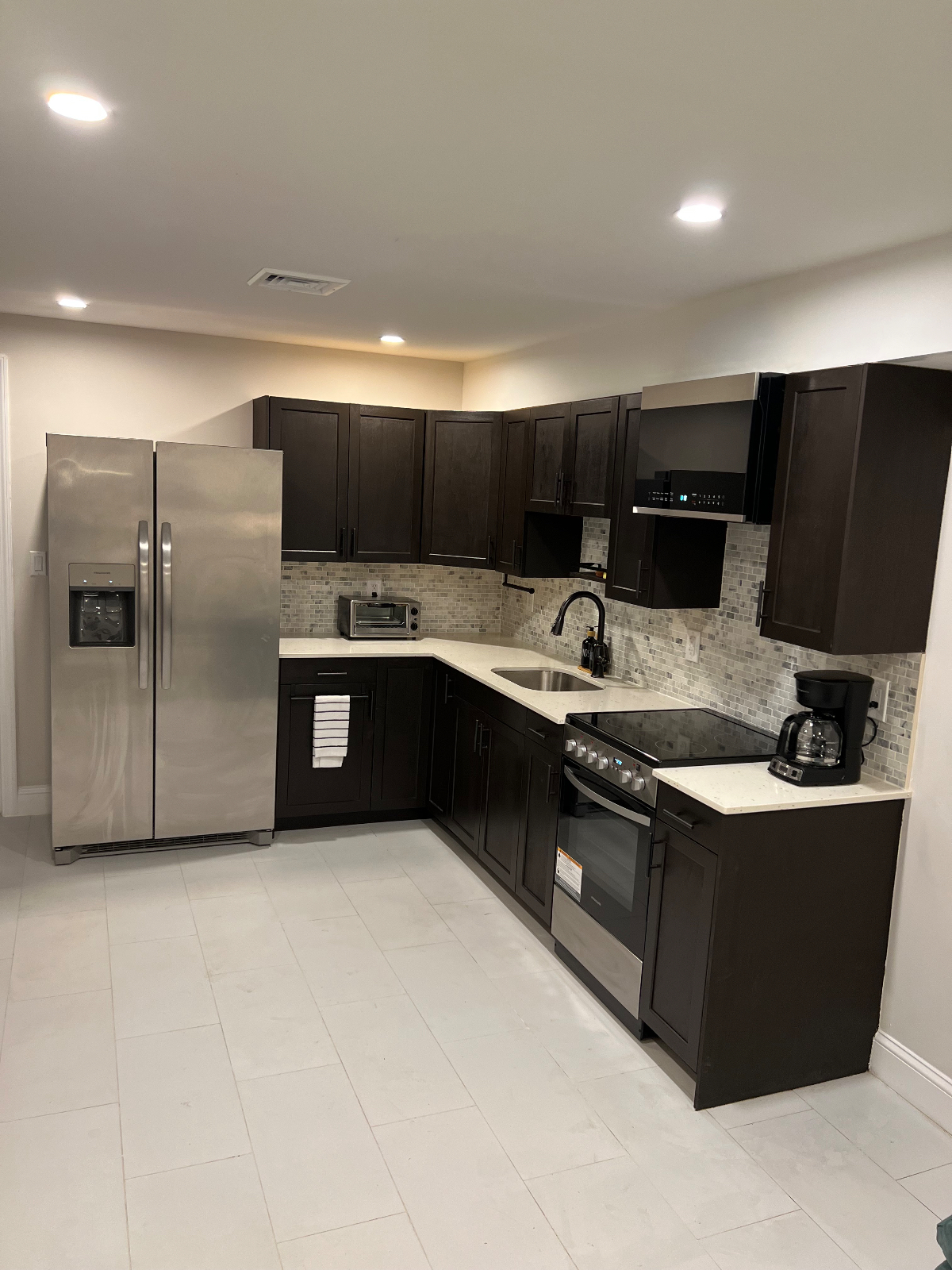 Fully Furnished 1 Bed Full Apt - Photo 1