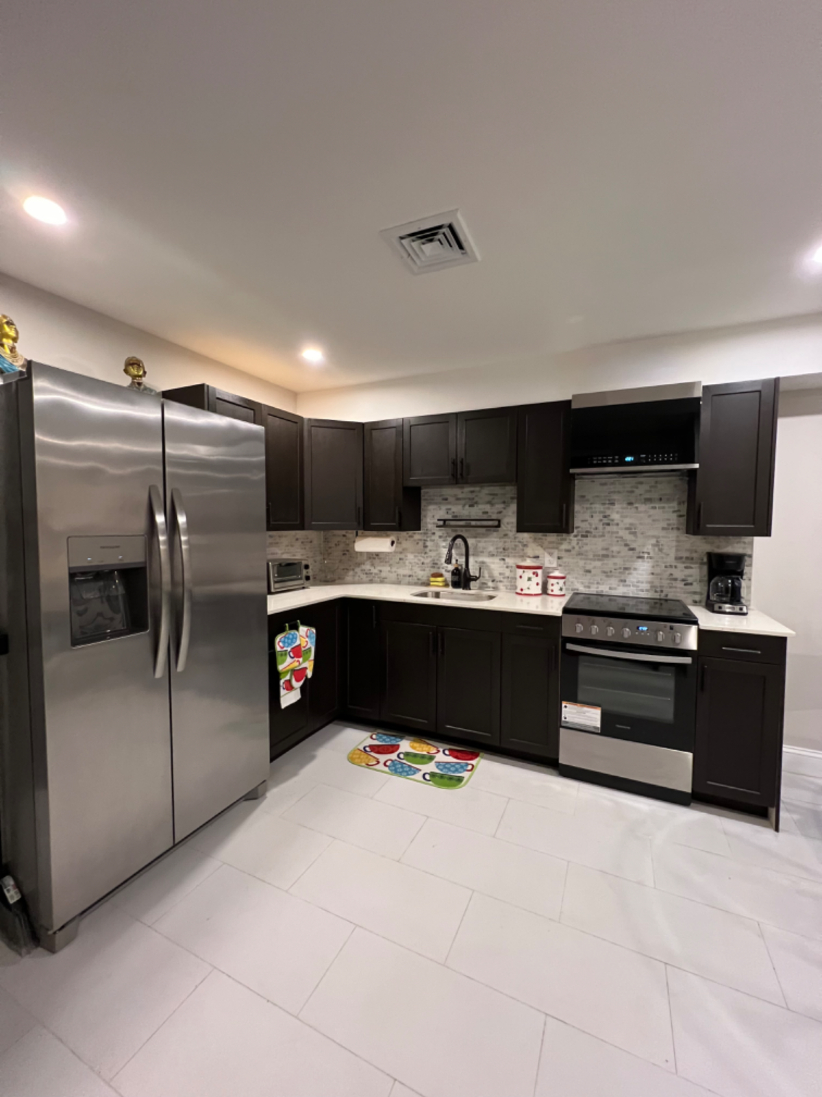 Fully Furnished 1 Bed Full Apt - Photo 2