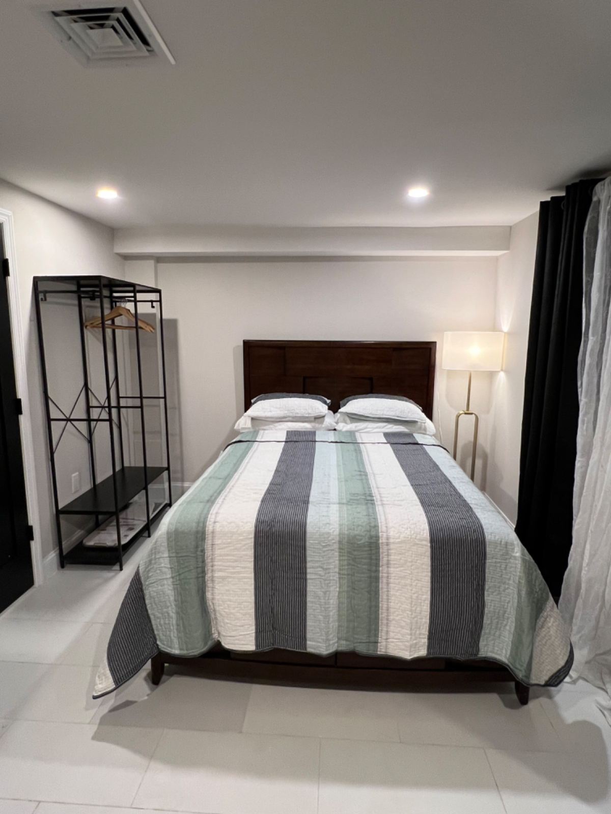 Fully Furnished 1 Bed Full Apt - Photo 9