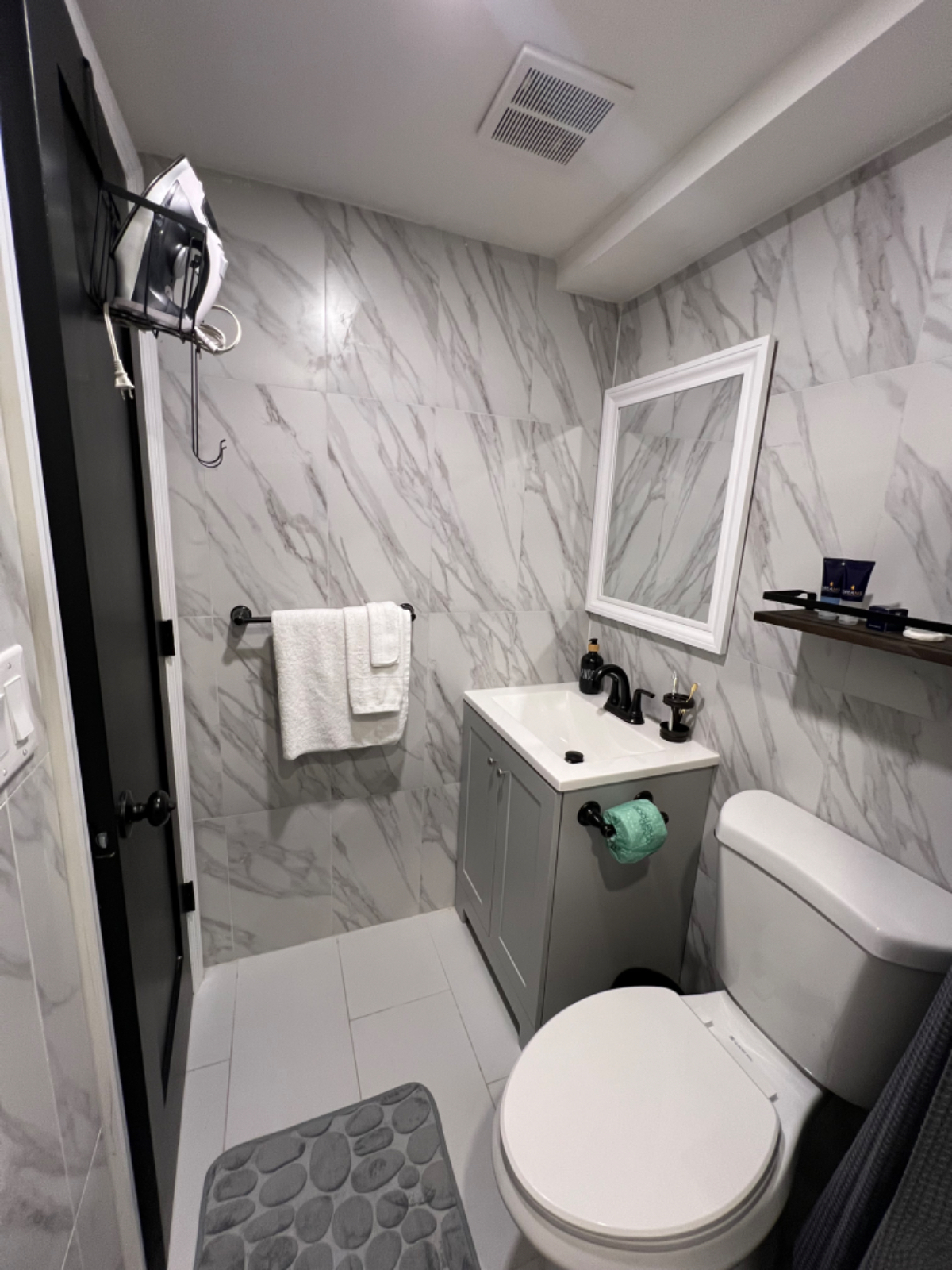 Fully Furnished 1 Bed Full Apt - Photo 12