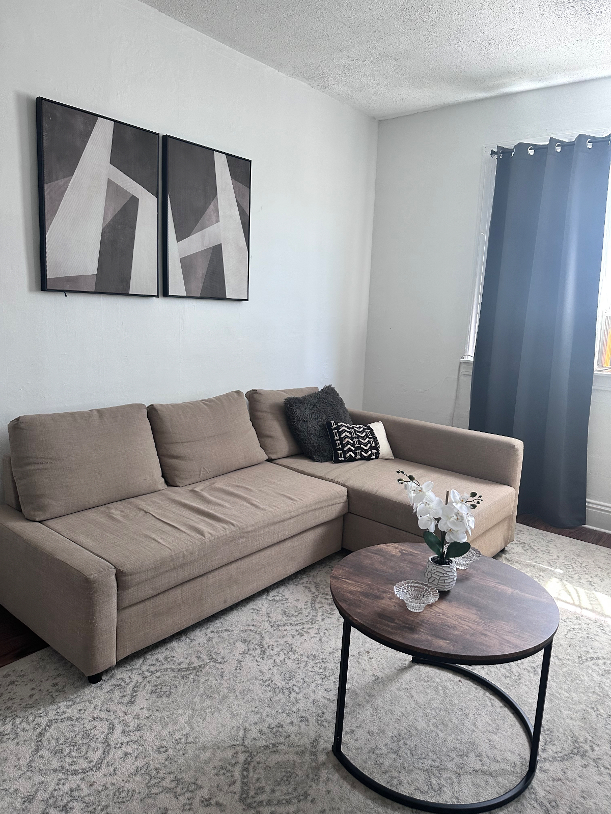 Modern sleek 2bdr & Free parking - Photo 2