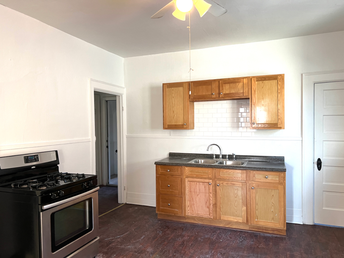 Modern sleek 2bdr & Free parking - Photo 3