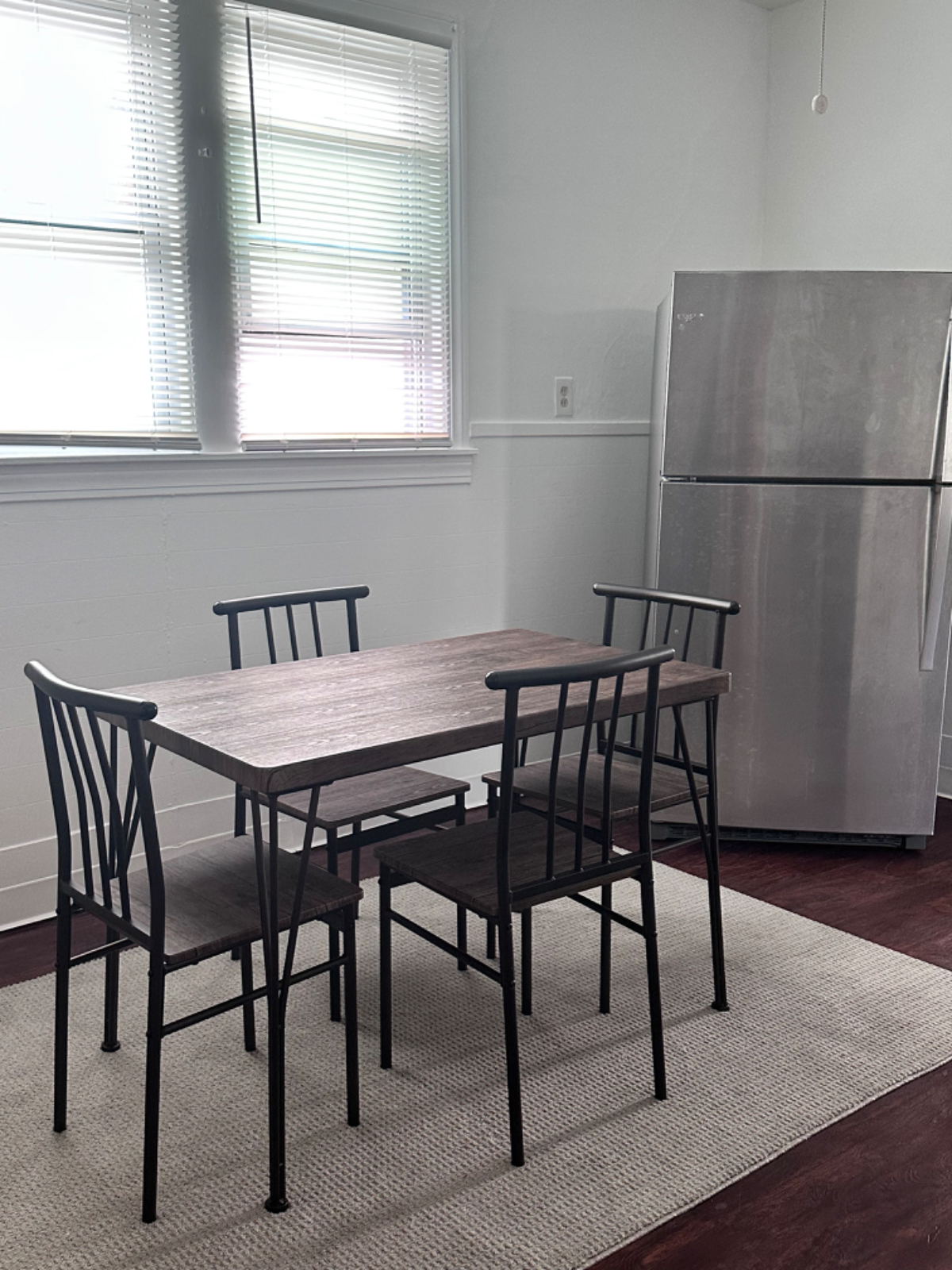 Modern sleek 2bdr & Free parking - Photo 6