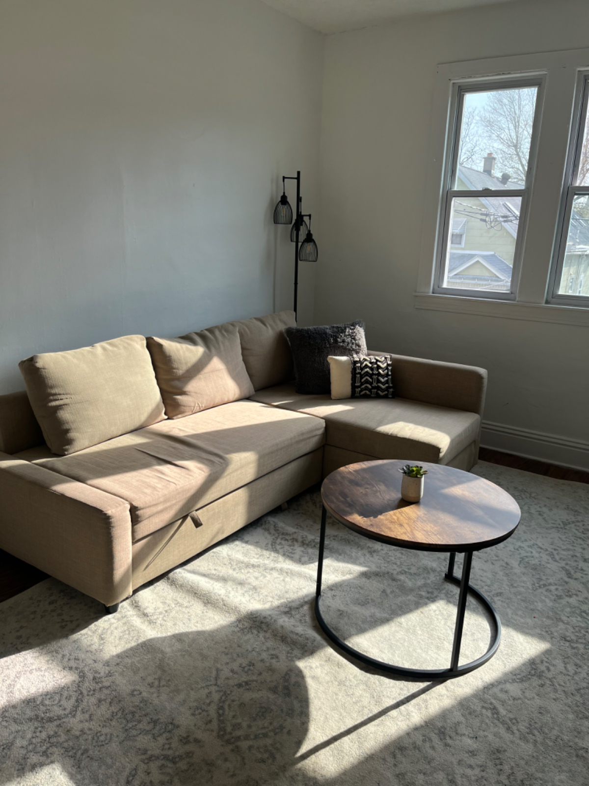 Modern sleek 2bdr & Free parking - Photo 8