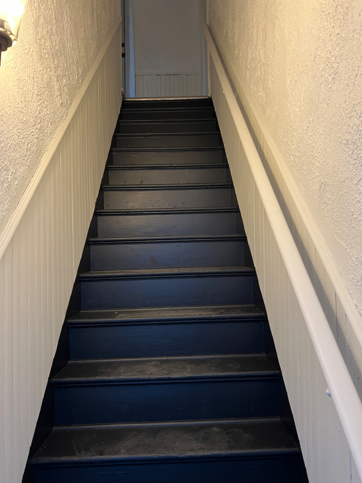 Modern sleek 2bdr & Free parking - Photo 9