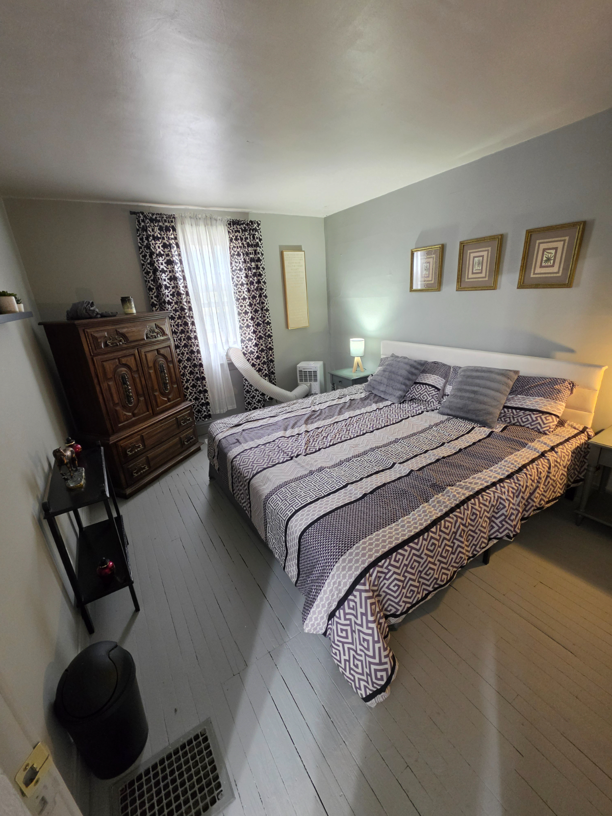 Modern sleek 2bdr & Free parking - Photo 3