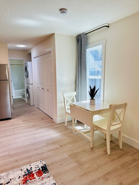 Mid-Town Cottage, Close to St Charles Hospital - Photo 5