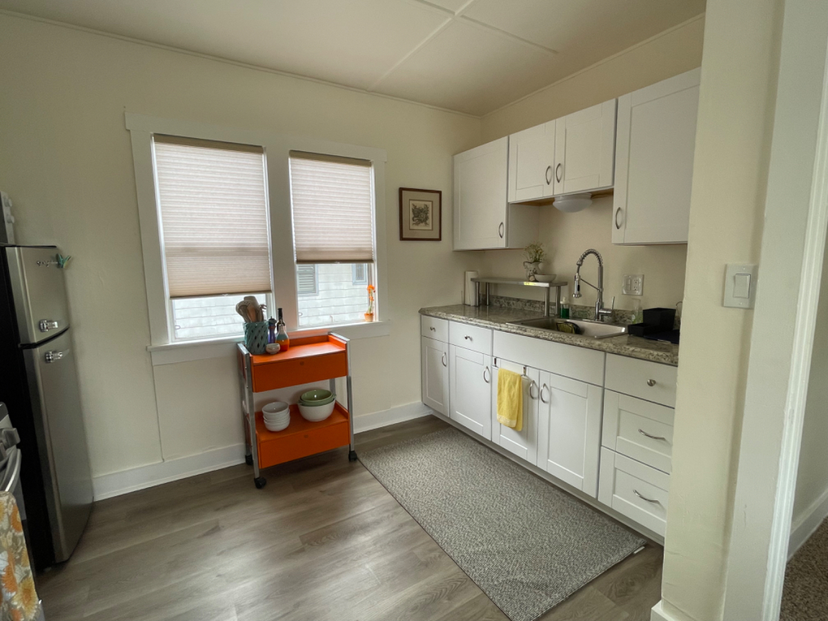 Charming 1 Bed Golden Hill apartment - Photo 4