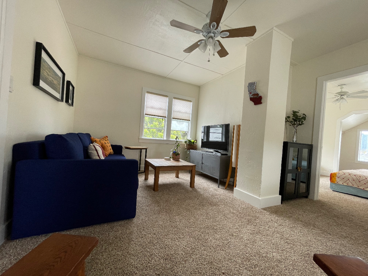 Charming 1 Bed Golden Hill apartment - Photo 1