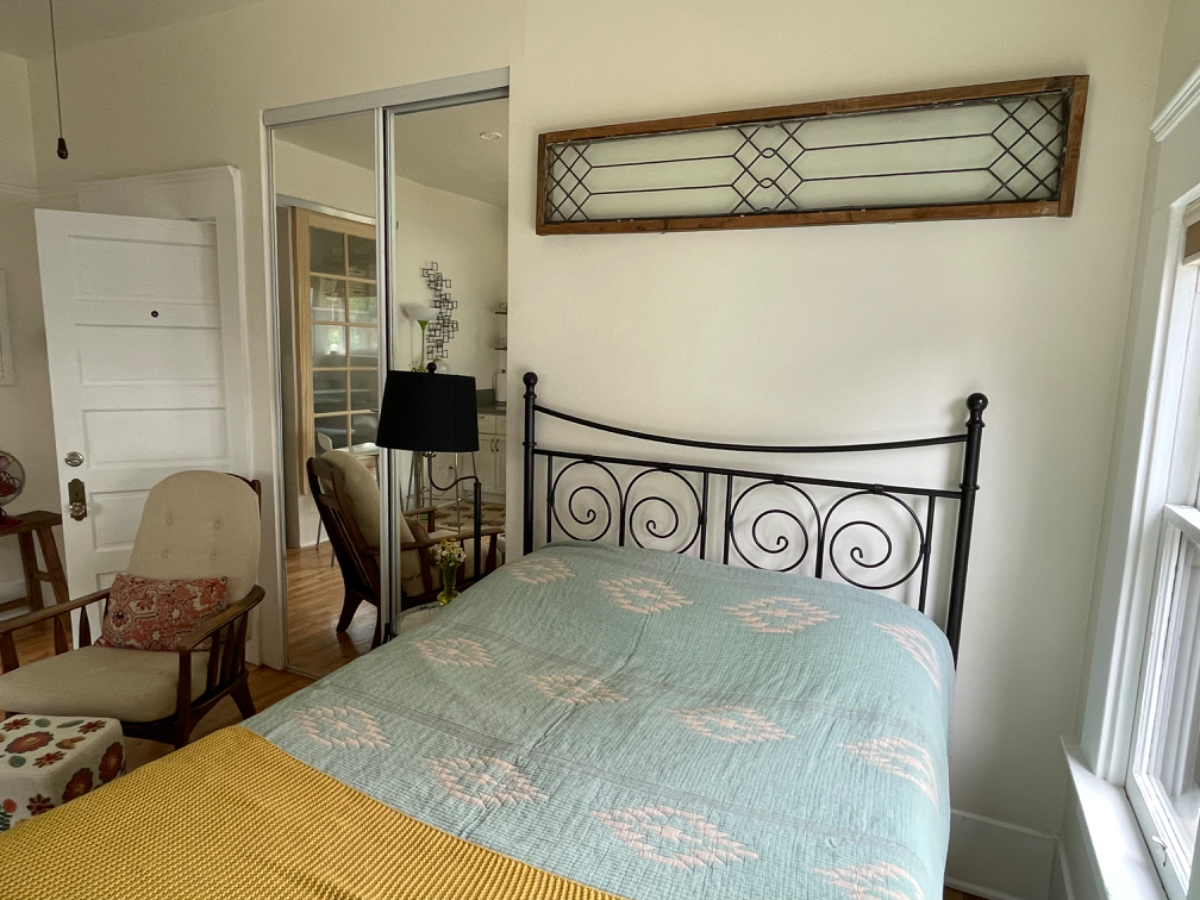 Charming 1 Bed Golden Hill apartment - Photo 1