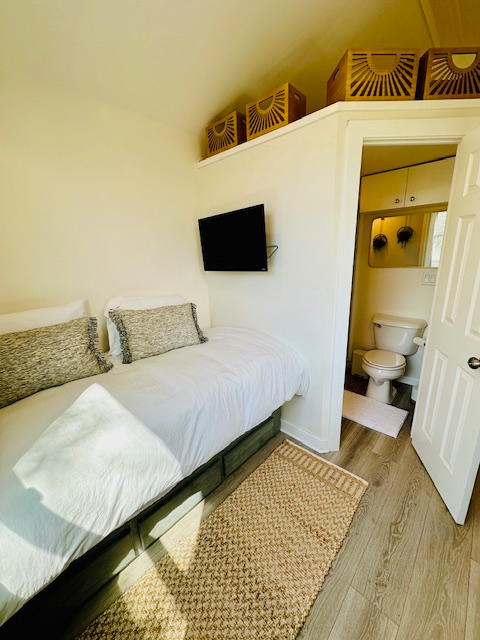 The Stover Tiny House, Near St Charles Hospital - Photo 3