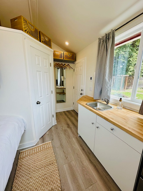 The Stover Tiny House, Near St Charles Hospital - Photo 4