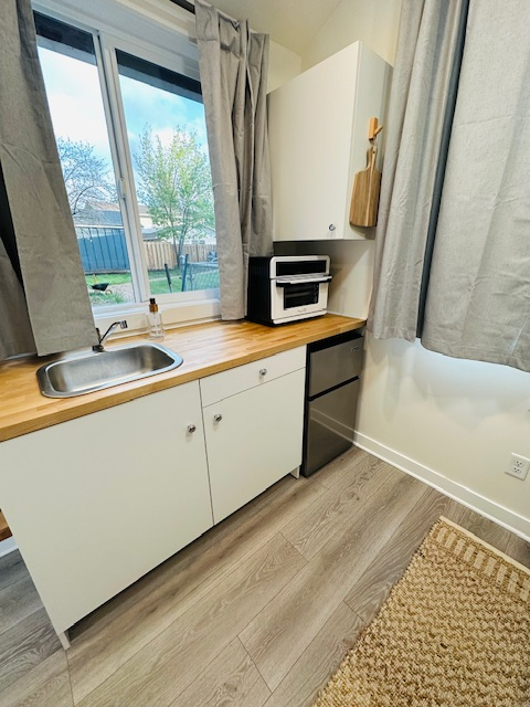 The Stover Tiny House, Near St Charles Hospital - Photo 5