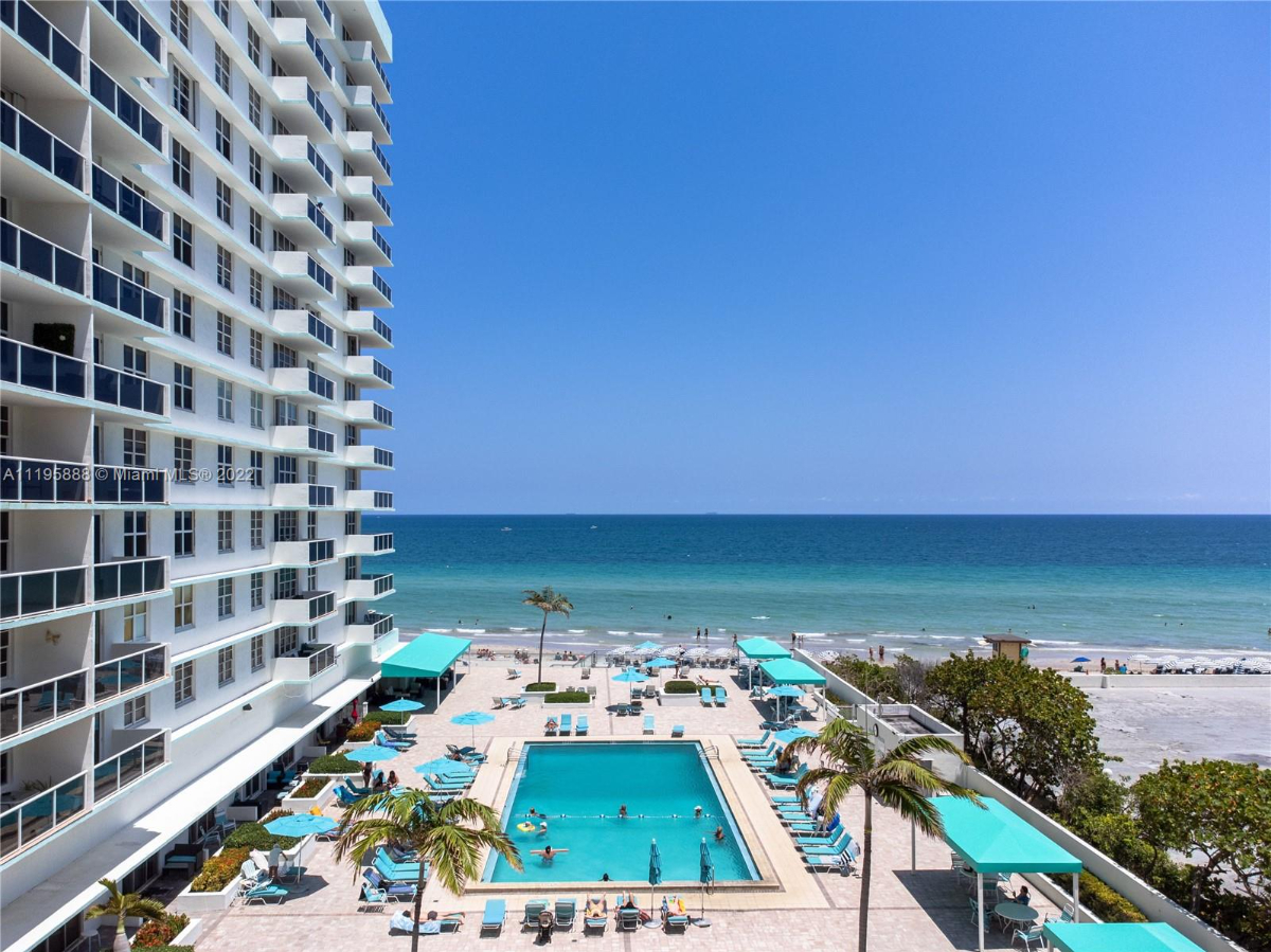 Oceanfront Penthouse Condo - Photo 2