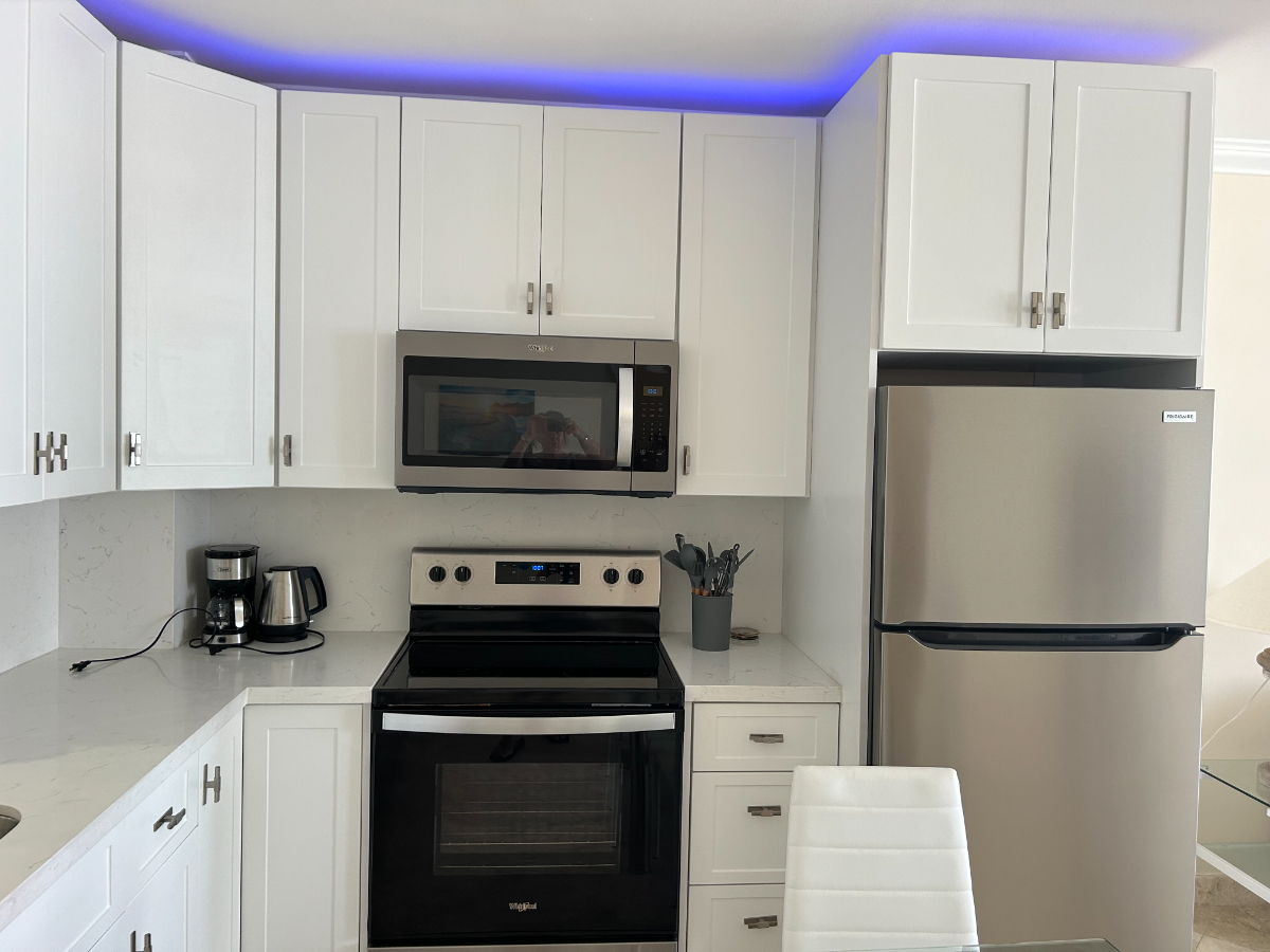 Oceanfront Penthouse Condo - Photo 3