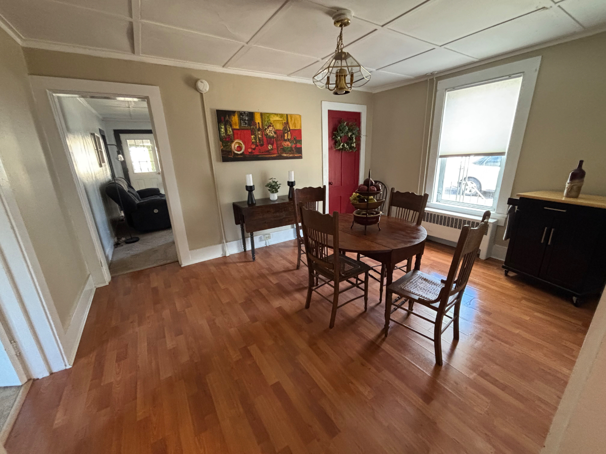 Cozy 2 bedroom apartment, walking distance to Northwest Medical Center. - Photo 1