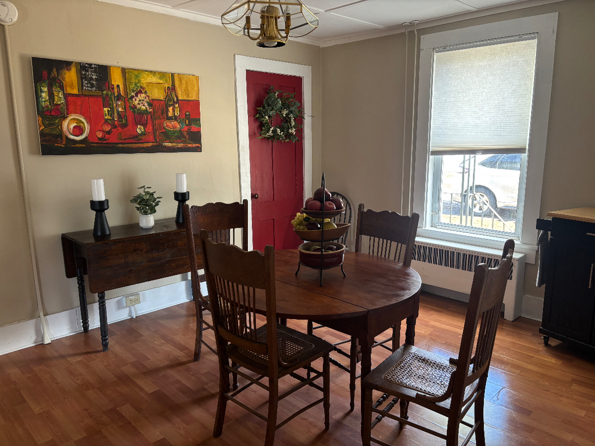 Cozy 2 bedroom apartment, walking distance to Northwest Medical Center. - Photo 2