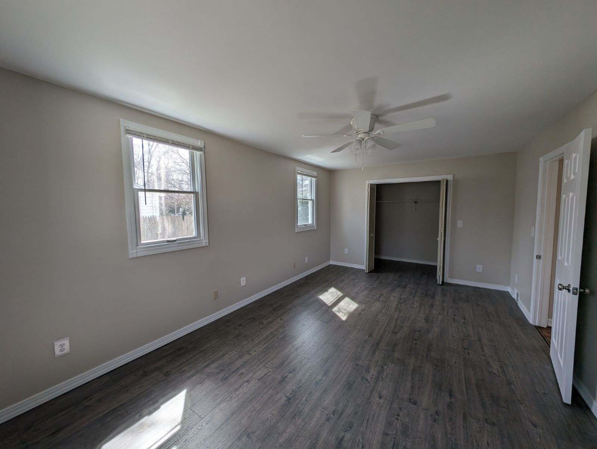 Single family, 2 bedroom home with private backyard. 6 miles from UVM medical center. Close to bike  - Photo 4
