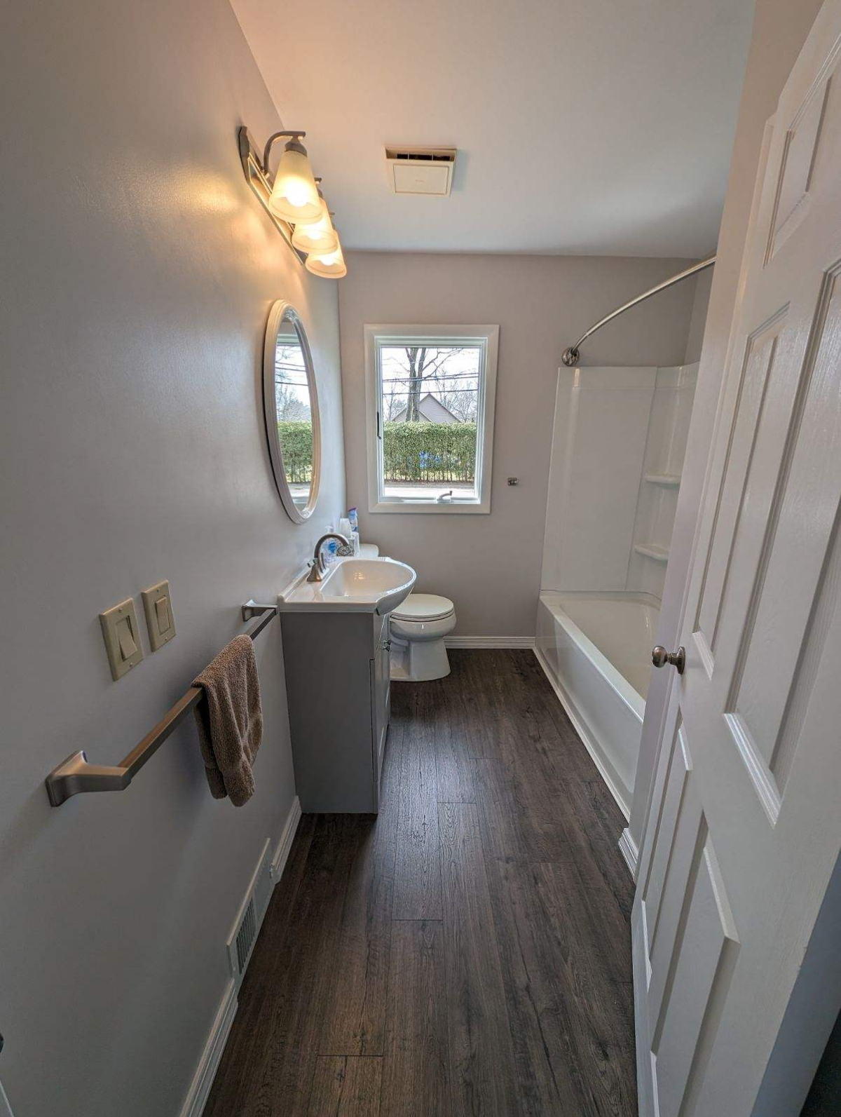 Single family, 2 bedroom home with private backyard. 6 miles from UVM medical center. Close to bike  - Photo 6