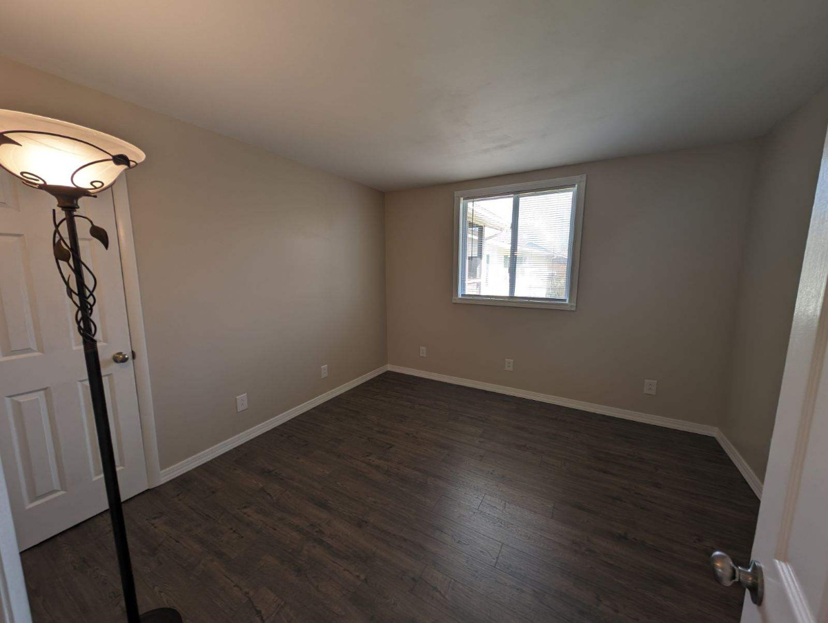 Single family, 2 bedroom home with private backyard. 6 miles from UVM medical center. Close to bike  - Photo 5
