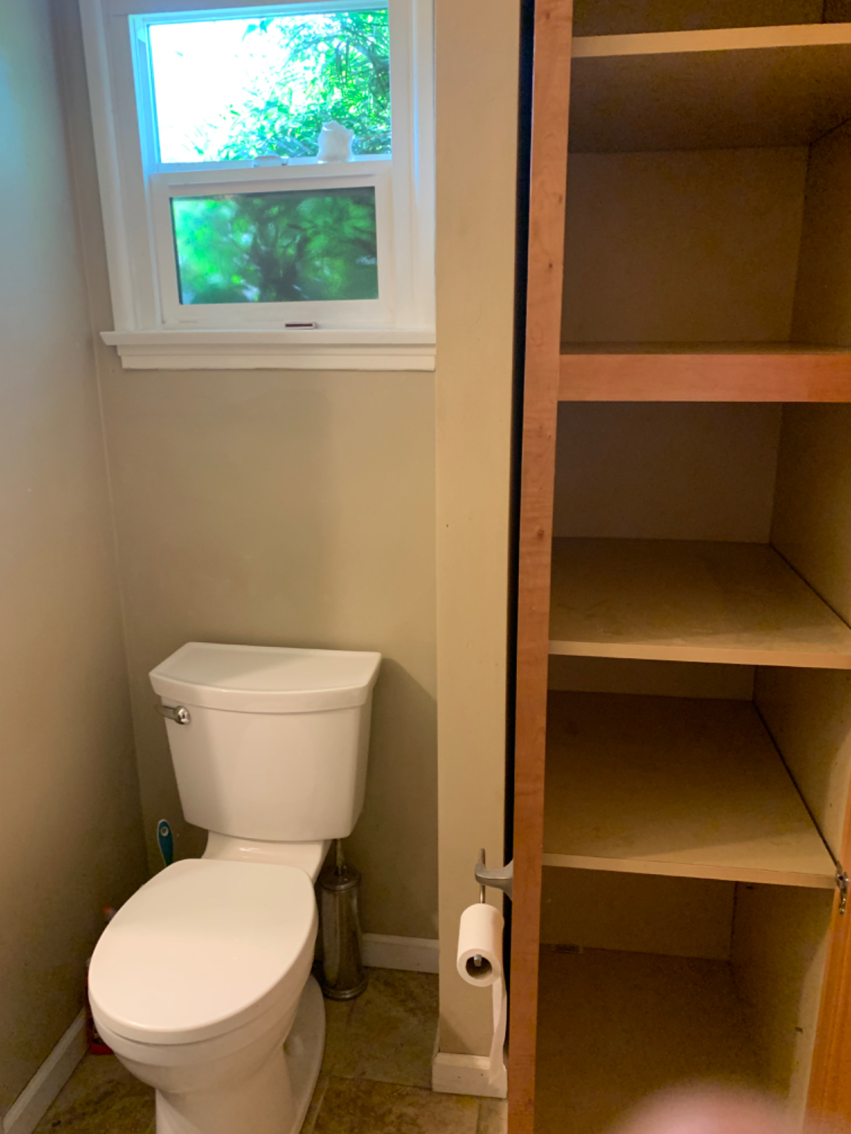 Large room access to side entrance. Private bathroom - Photo 5