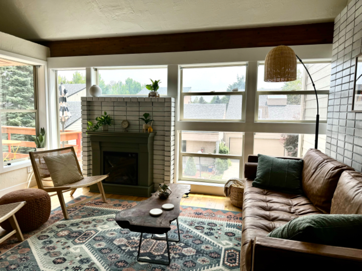 Stylish, Comfortable Townhome at the base of Pilot Butte, 5 minutes to St. Charles - Photo 2