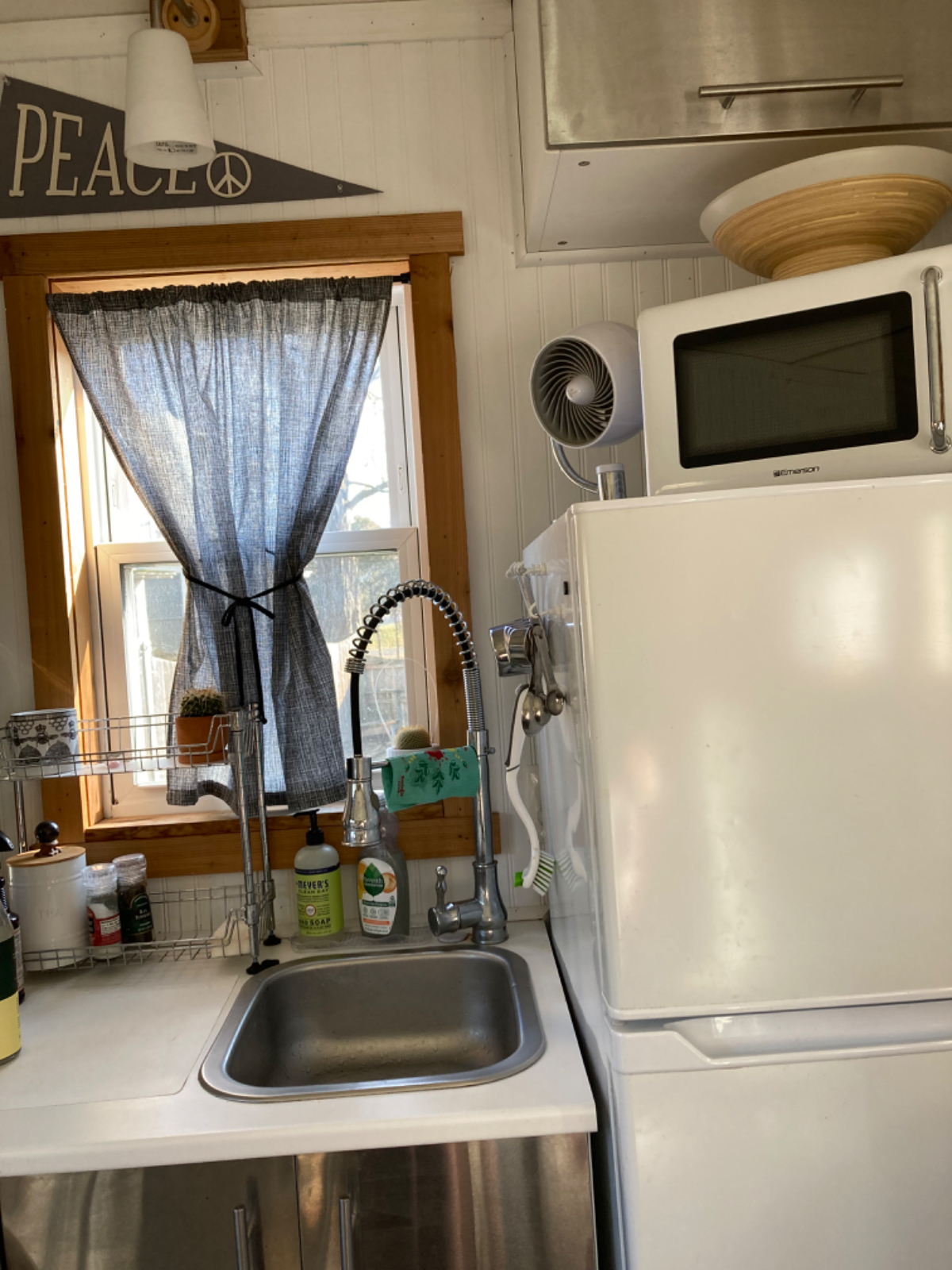 Tiny House in Desirable Suburb - Photo 2