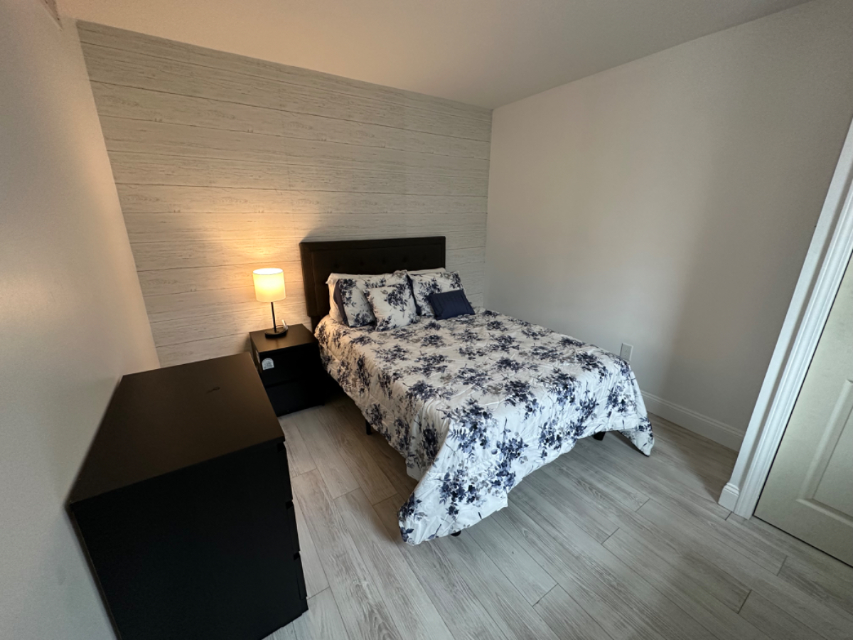 Cozy two bedroom private apartment walking distance to Ruby - Photo 3
