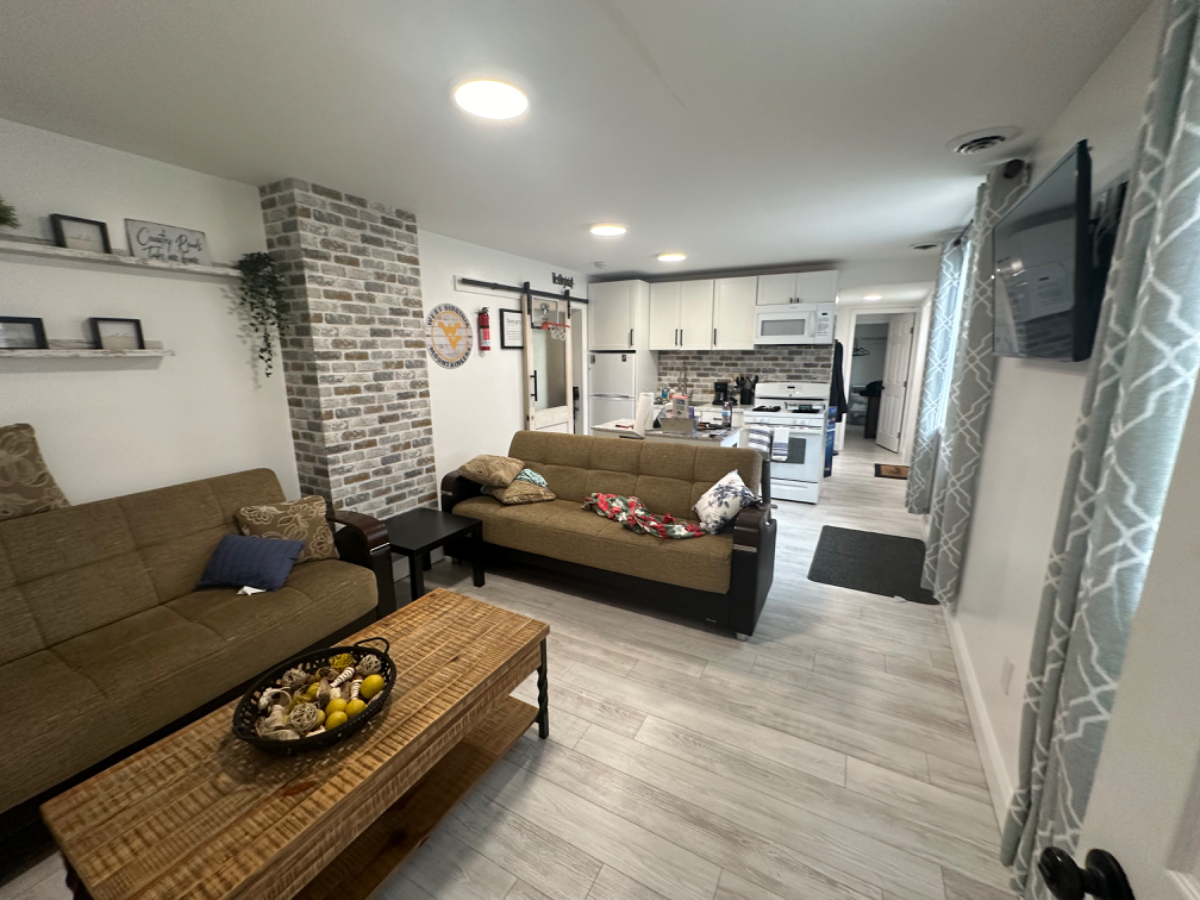 Cozy two bedroom private apartment walking distance to Ruby - Photo 1