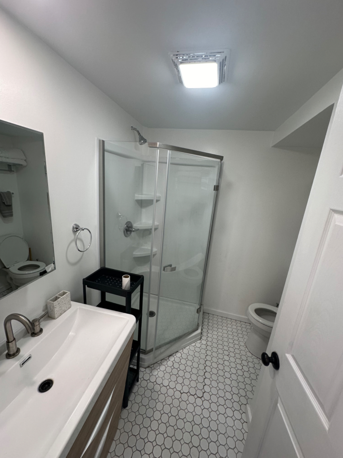 Cozy two bedroom private apartment walking distance to Ruby - Photo 6