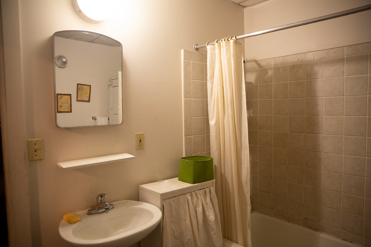 Private, Quiet Room in Beautiful Farmhouse - Photo 3