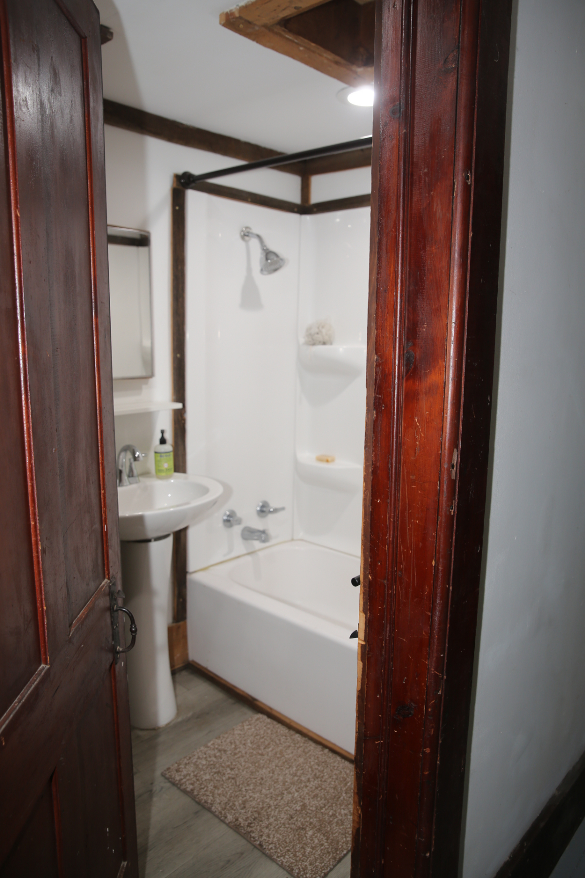 Private, Quiet Room in Beautiful Farmhouse - Photo 11