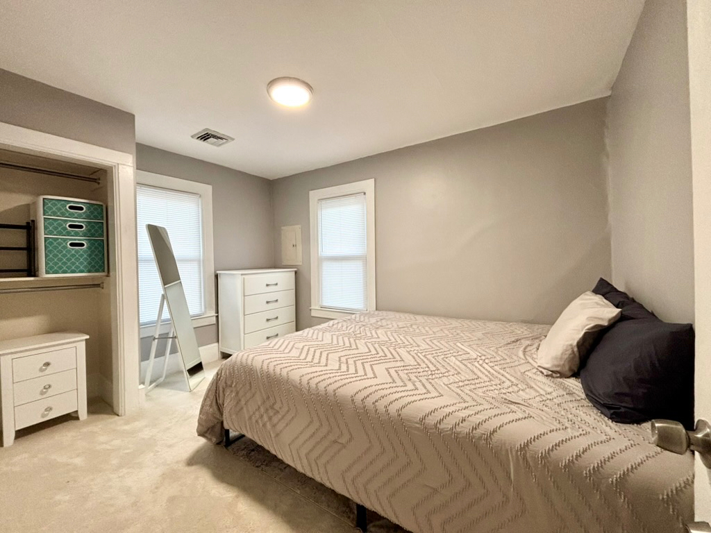 3 bed, 2 bath Top Floor  - Downtown Saratoga - Photo 6