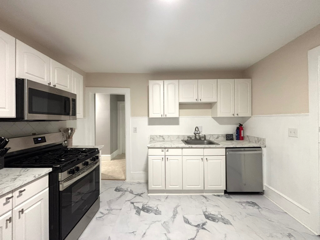 3 bed, 2 bath Top Floor  - Downtown Saratoga - Photo 12