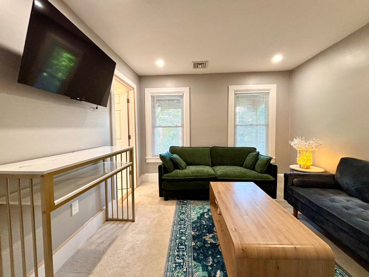 3 bed, 2 bath Top Floor  - Downtown Saratoga - Photo 9