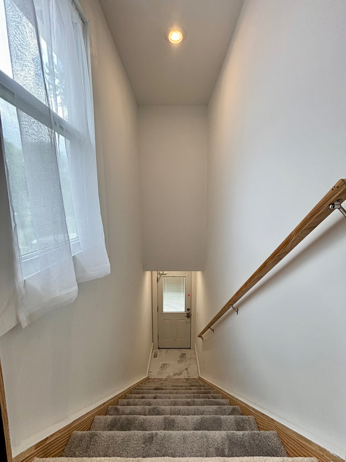 3 bed, 2 bath Top Floor - Downtown Saratoga - Photo 1
