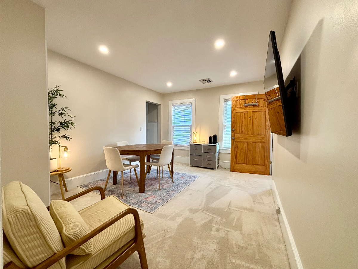 3 bed, 2 bath Top Floor - Downtown Saratoga - Photo 2