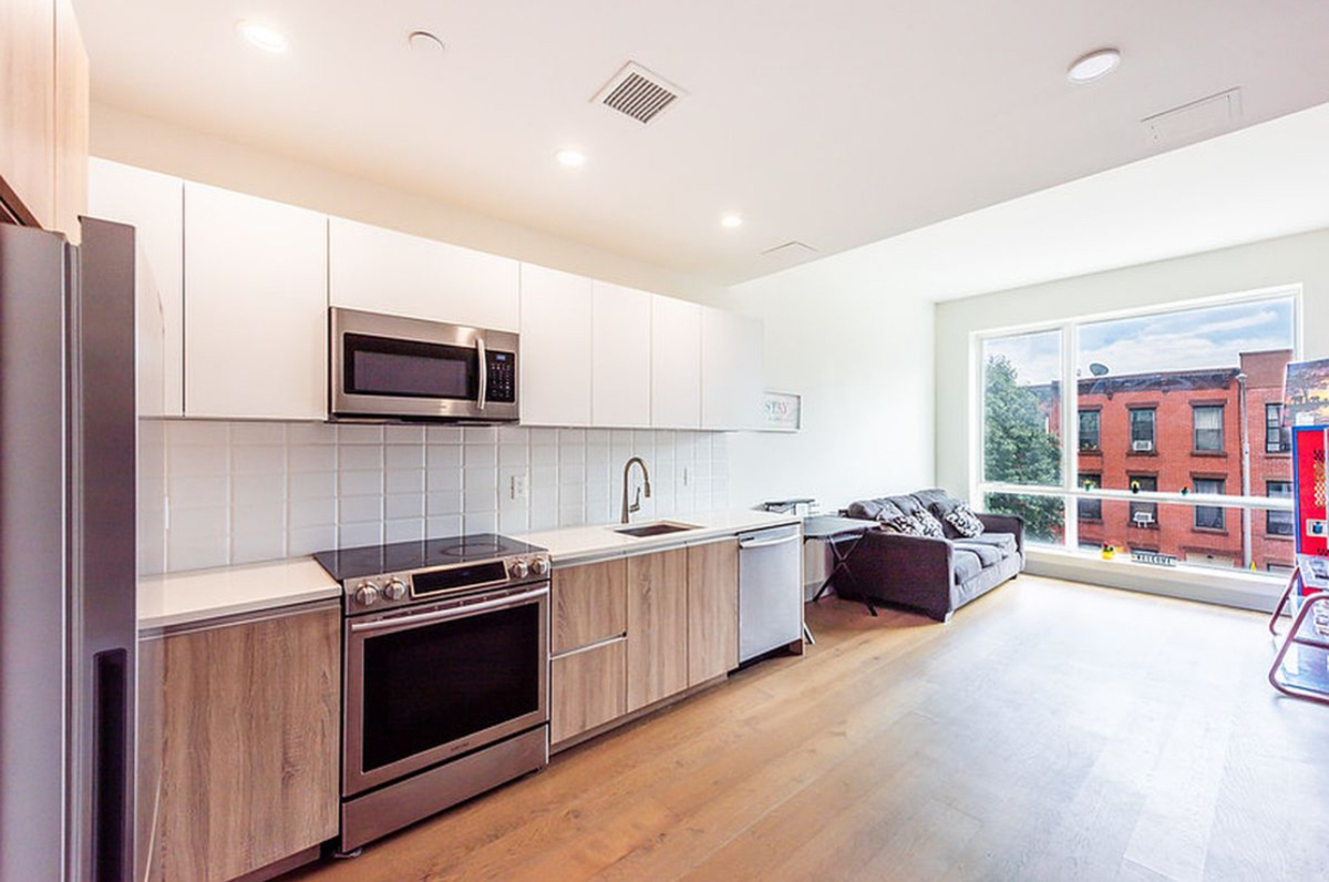 Luxury 1-Bedroom Apartment with Gym and Shared Rooftop in Ocean Hill - Photo 1